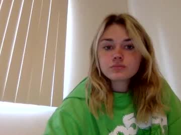 girl
        cassidyyqueen cam image #980795