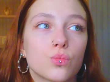 girl
        shirleywhitney cam image #2106036