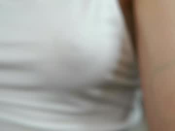 girl
        peek_in_my_window cam image #3366129