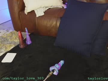 girl
        taylor_love_303 cam image #2232971