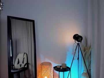 girl
        cassie_palmer cam image #2504666