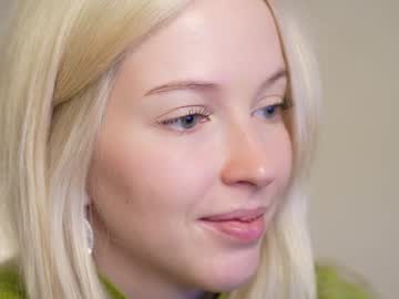 girl
        my_stella cam image #3675755