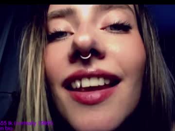 girl
        yvie_ cam image #3415659