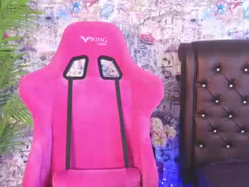 girl
        angelina_new cam image #2514746