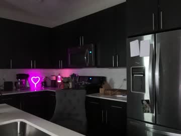 couple
        ari_lovexo cam image #1948667