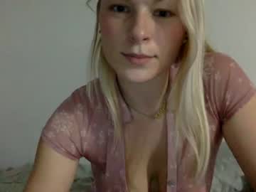 girl
        sukimeelong cam image #2235272