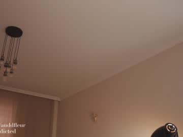 girl
        auddicted cam image #239863
