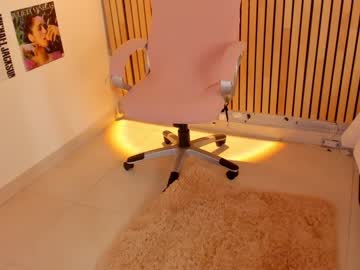 girl
        little_effy18 cam image #2814839