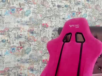 girl
        angelina_new cam image #1566395