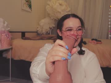 girl
        chery_lady22 cam image #1700956