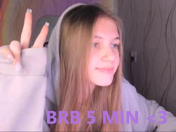 girl
        kylie_mine cam image #85517