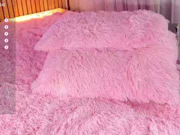 girl
        little_effy18 cam image #2723749