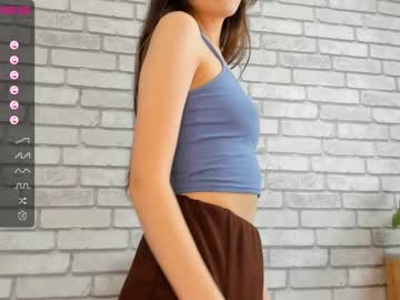 girl
        carolynjacquelins cam image #195202