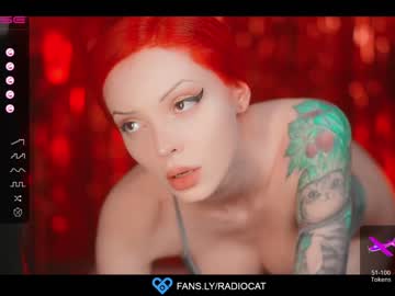 girl
        poppy__parker cam image #629732
