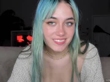 girl
        fairyinthewild cam image #2594036