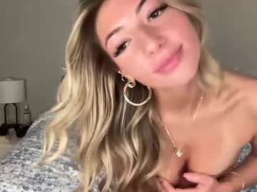 girl
        leah_luxxh cam image #3667162