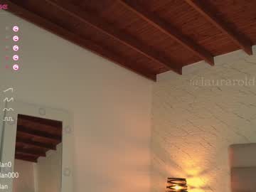 girl
        laura_roldan cam image #1759840