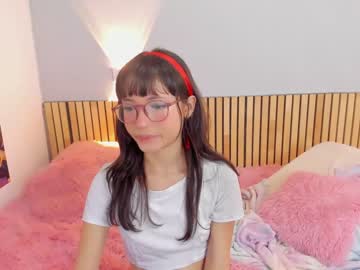 girl
        little_effy18 cam image #1715943