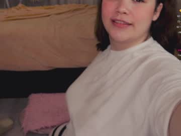 girl
        chery_lady22 cam image #2069736