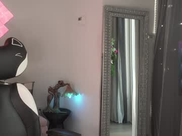 girl
        mysticxkitty cam image #4236525
