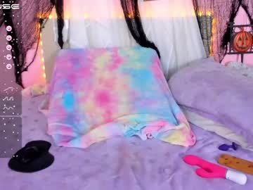 girl
        little_effy18 cam image #75843