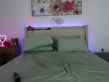 couple
        ari_lovexo cam image #4404983