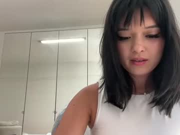 girl
        sarah_heart_aus cam image #4088661