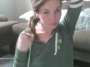 girl
        cloverqueen21 cam image #2544587