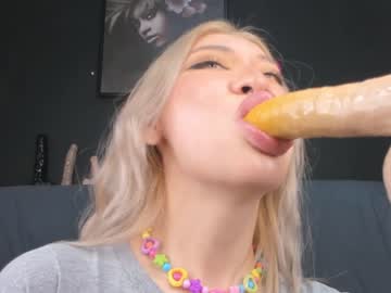 girl
        boa_nee cam image #351178