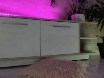 girl
        meryfoxxx cam image #663182