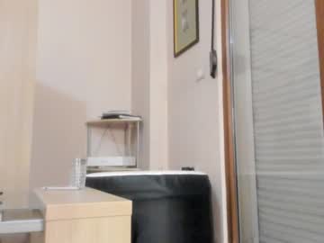girl
        hotel77777 cam image #1195485