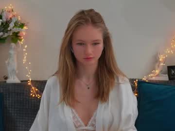 girl
        alexandra_demore cam image #4103089