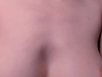 girl
        lauratanguy cam image #3243600