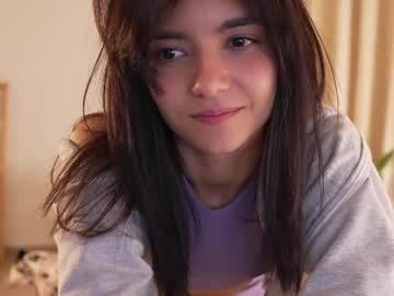 girl
        ellelure_ cam image #4428586