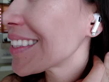 girl
        sweet_moan cam image #3970033