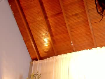 girl
        little_effy18 cam image #2847518