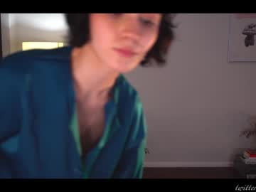 girl
        luna_ai cam image #620201