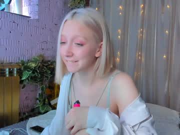 girl
        imsurprise2 cam image #426854