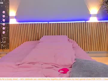 girl
        little_effy18 cam image #2305960