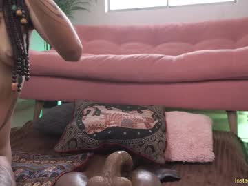 girl
        cooper_reds cam image #4629148
