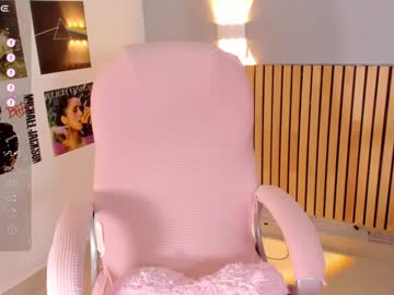 girl
        little_effy18 cam image #2905704
