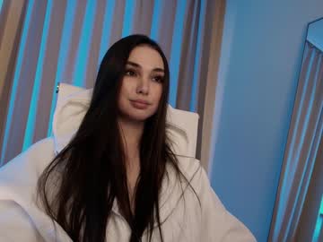 girl
        hollyextra cam image #4620812