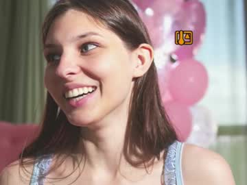 girl
        whisper_of_love cam image #4550051