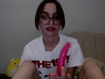 girl
        brattyashie cam image #3313830