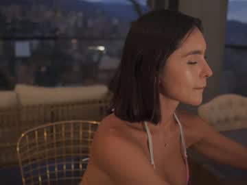 girl
        honeyco57 cam image #1353793