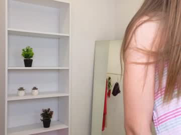 girl
        francesmontes cam image #1876300