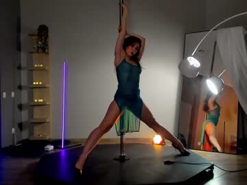girl
        _meganmeow_ cam image #745879