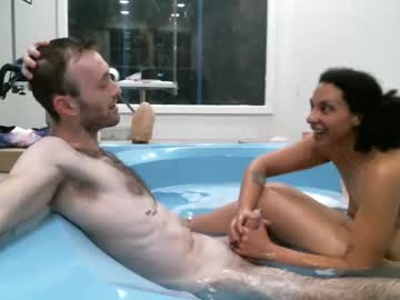 couple
        bam109 cam image #412399
