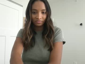 girl
        therealgiana cam image #4015751