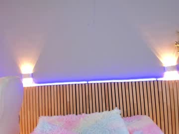 girl
        little_effy18 cam image #2402199